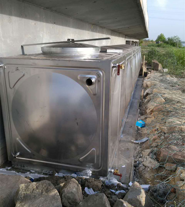 公司完成盤錦市遼河入海口監測站不銹鋼水箱1臺